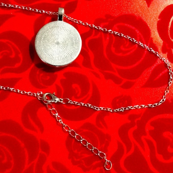 Pisces 🐚 Zodiac Artistic Circle Pendant - Picture 7 of 7